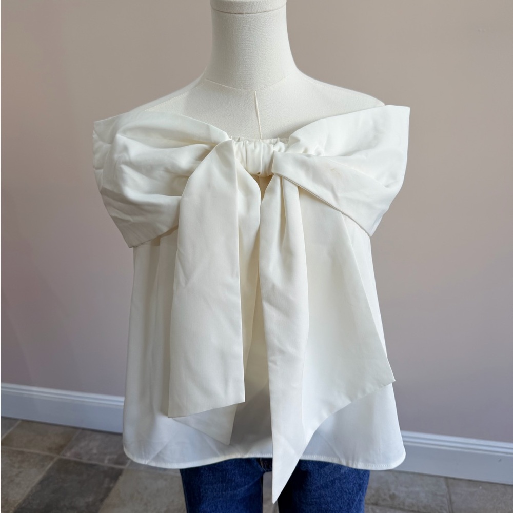 TCEC Off-Shoulder Bow Front Crop Top in Ivory